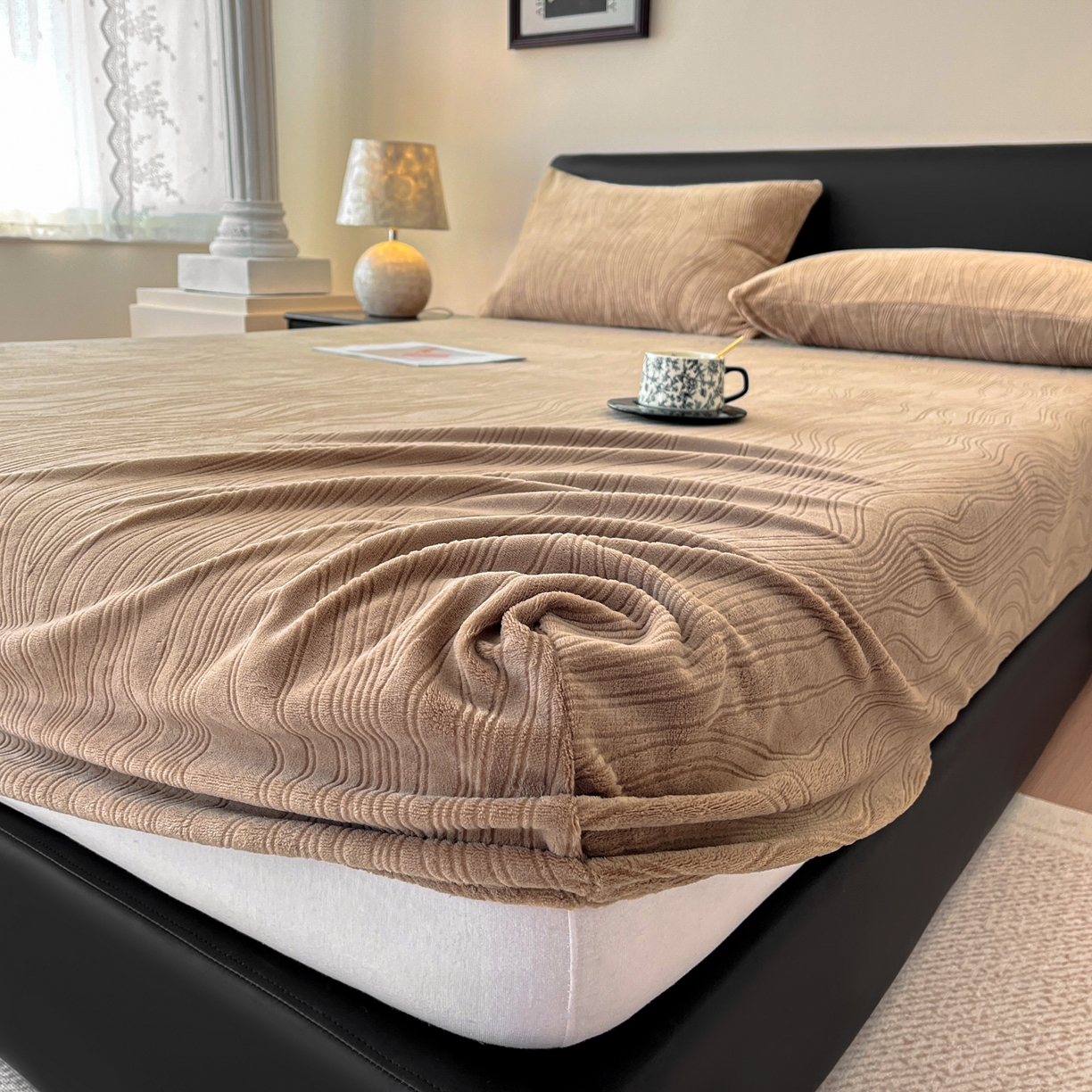 91家纺网 家纺一手货源 找家纺 蓝极人 2025新款烂花牛奶绒床笠 烂花床笠-深咖