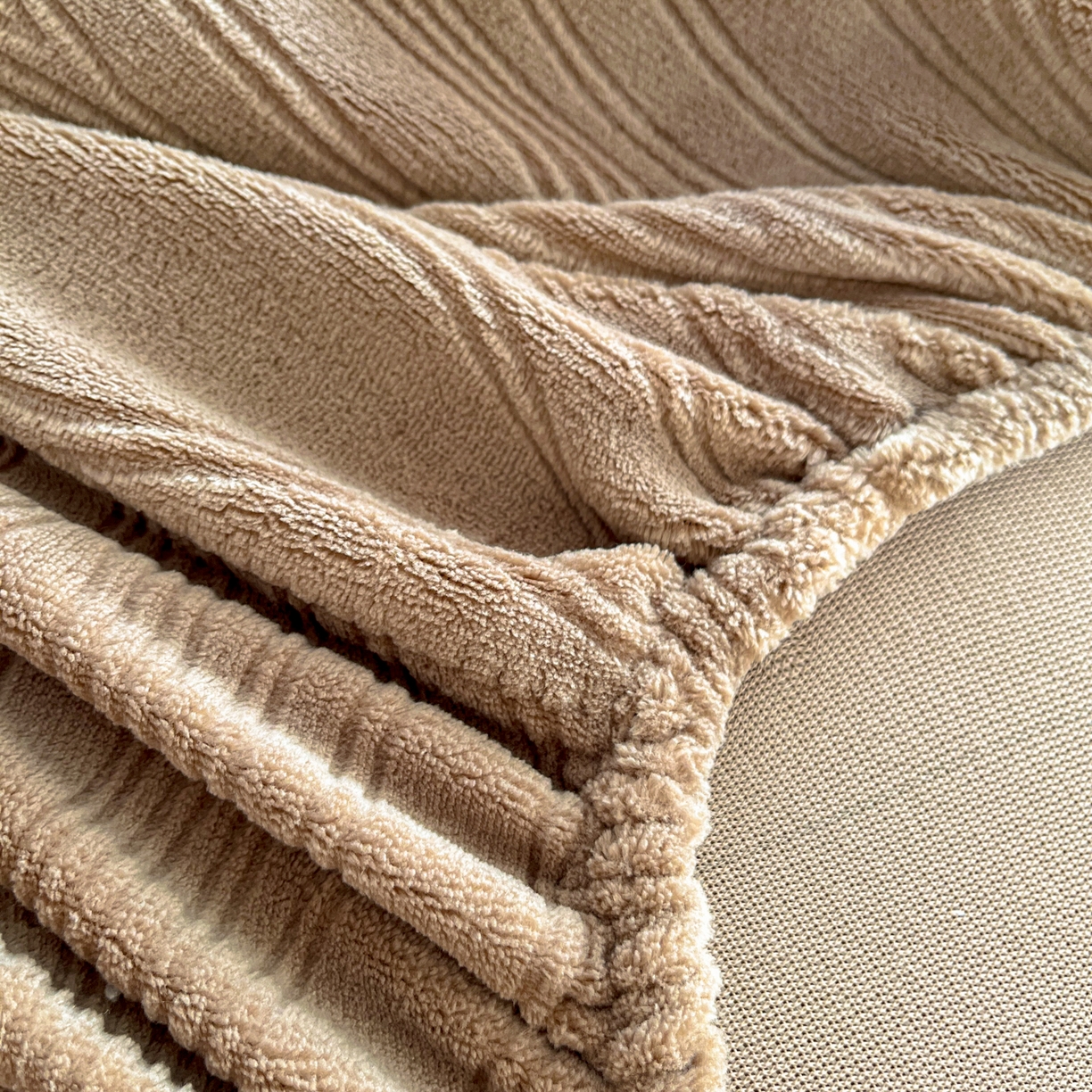 91家纺网 家纺一手货源 找家纺 蓝极人 2025新款烂花牛奶绒床笠 烂花床笠-深咖