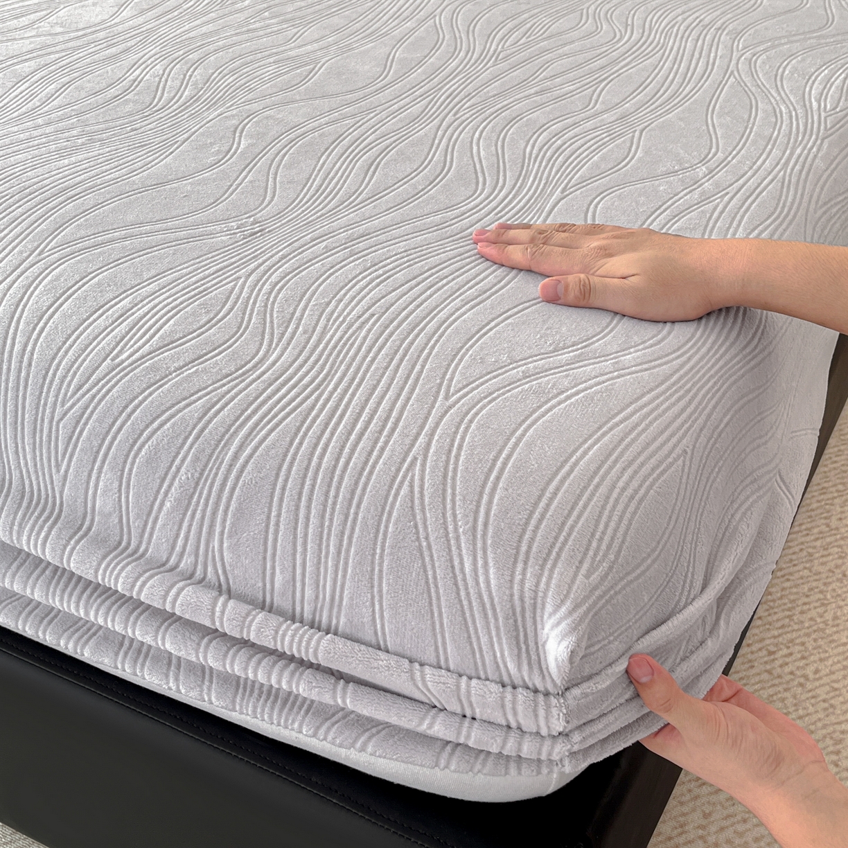 91家纺网 家纺一手货源 找家纺 酱子 2025新款烂花牛奶绒床笠 烂花床笠-米灰