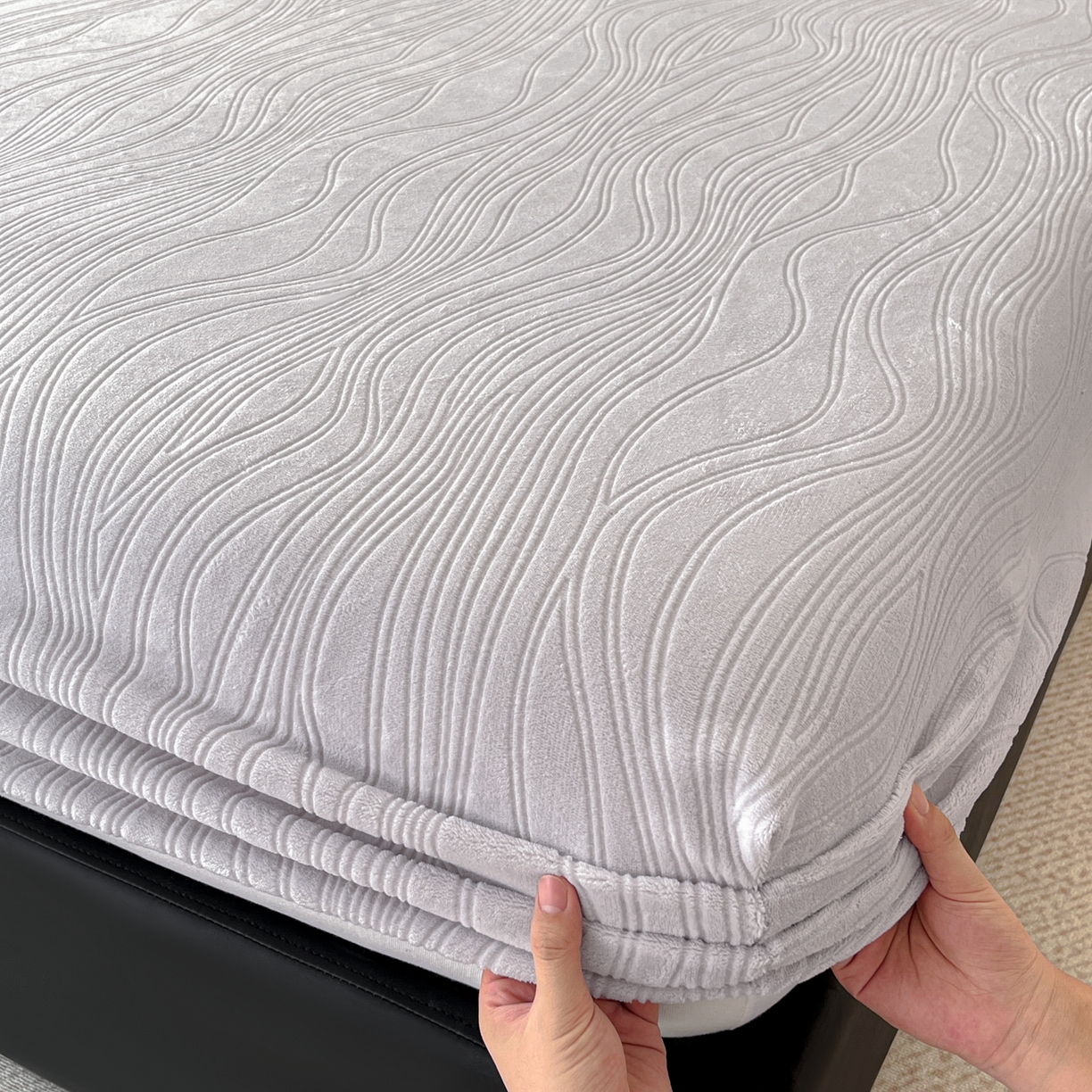 91家纺网 家纺一手货源 找家纺 酱子 2025新款烂花牛奶绒床笠 烂花床笠-米灰