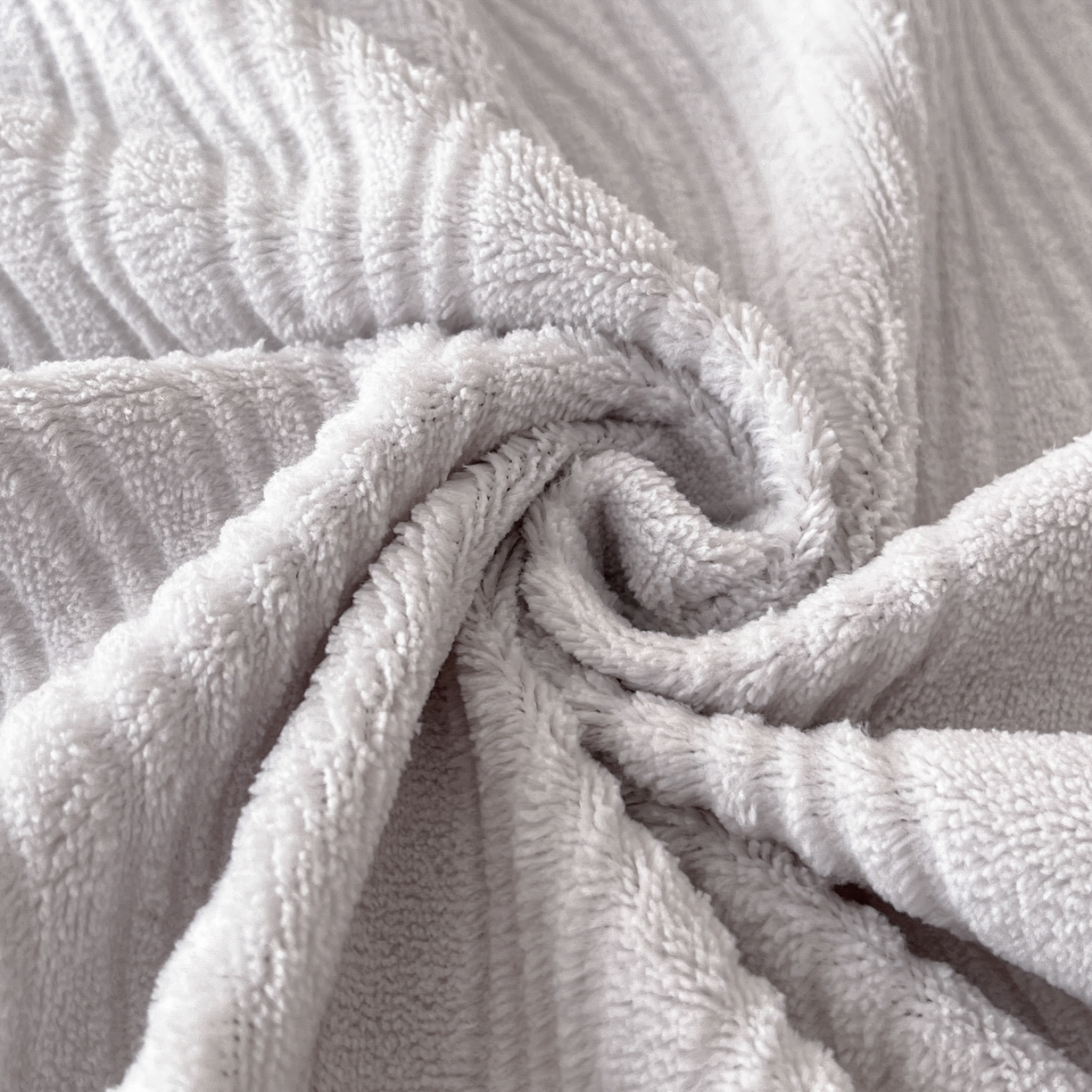 91家纺网 家纺一手货源 找家纺 酱子 2025新款烂花牛奶绒床笠 烂花床笠-米灰