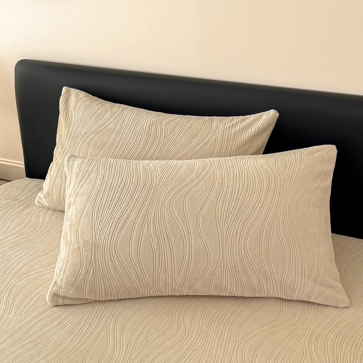 91家纺网 家纺一手货源 找家纺 酱子 2025新款烂花牛奶绒床笠 烂花床笠-米杏