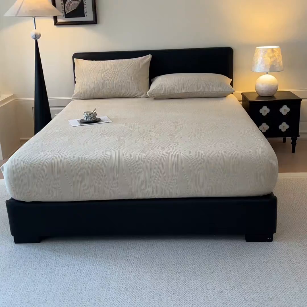 91家纺网 家纺一手货源 找家纺 酱子 2025新款烂花牛奶绒床笠 烂花床笠-米杏