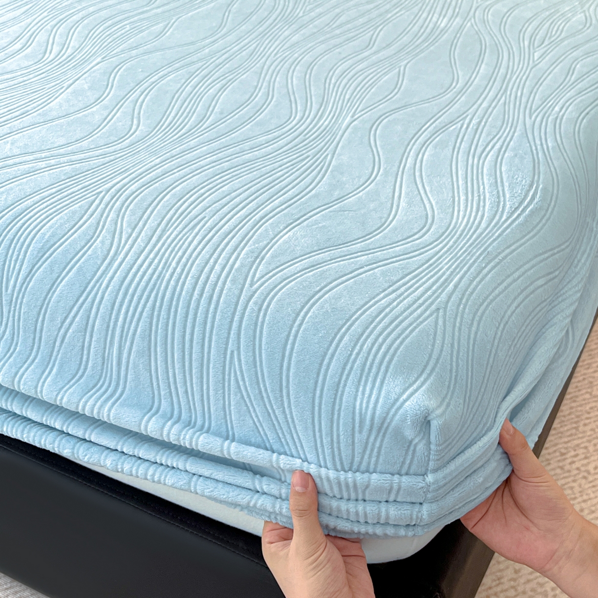 91家纺网 家纺一手货源 找家纺 酱子 2025新款烂花牛奶绒床笠 烂花床笠-浅蓝