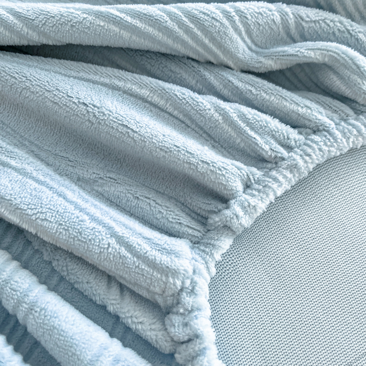 91家纺网 家纺一手货源 找家纺 酱子 2025新款烂花牛奶绒床笠 烂花床笠-浅蓝