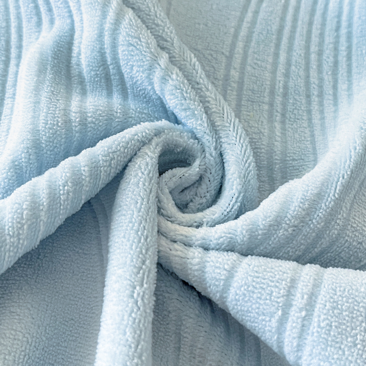 91家纺网 家纺一手货源 找家纺 酱子 2025新款烂花牛奶绒床笠 烂花床笠-浅蓝