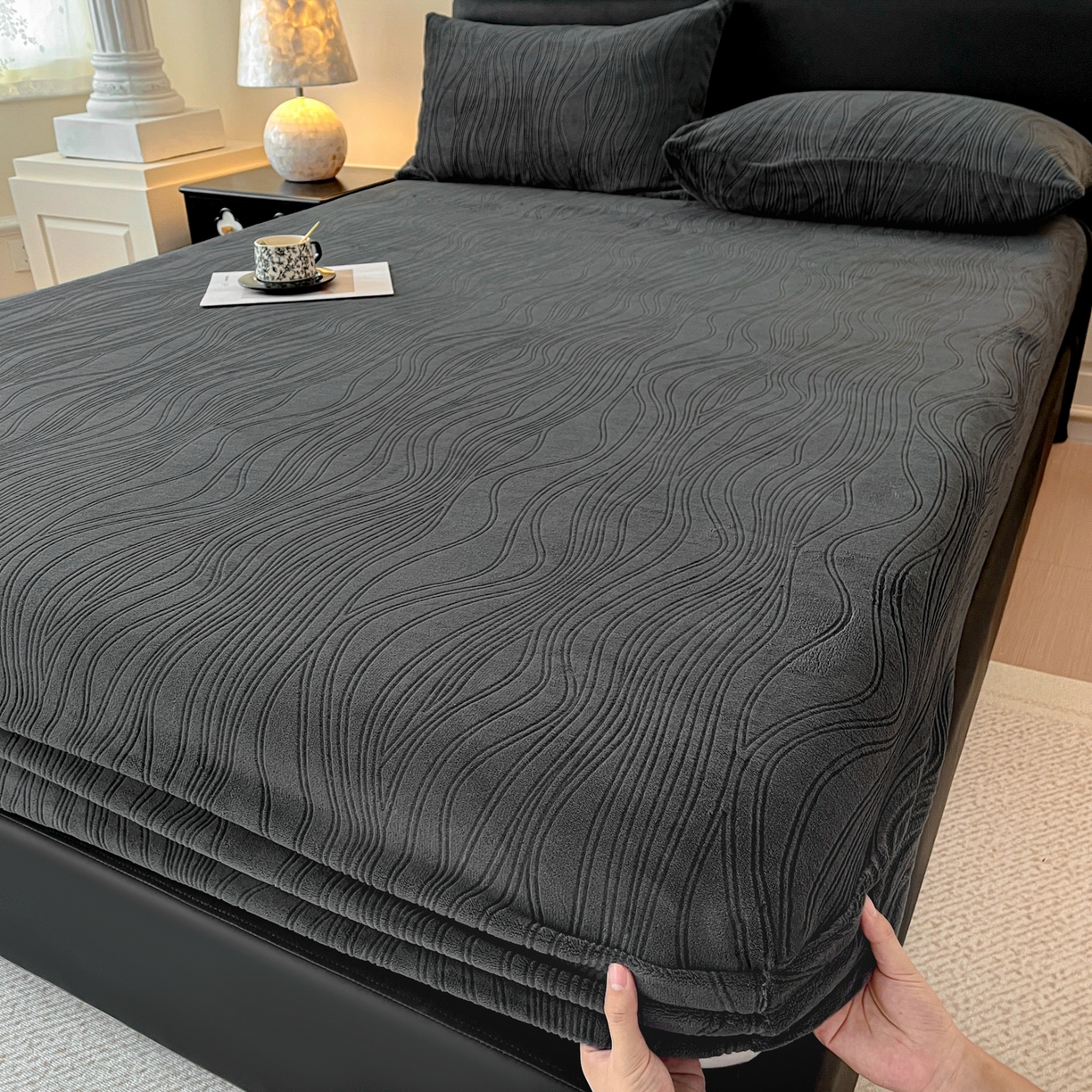 91家纺网 家纺一手货源 找家纺 酱子 2025新款烂花牛奶绒床笠 烂花床笠-深灰