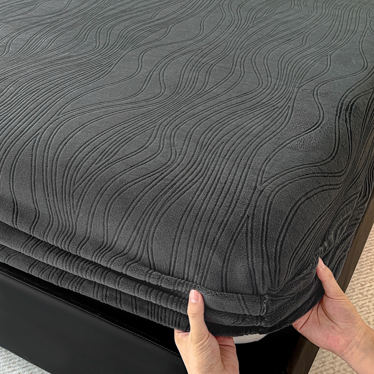 91家纺网 家纺一手货源 找家纺 酱子 2025新款烂花牛奶绒床笠 烂花床笠-深灰