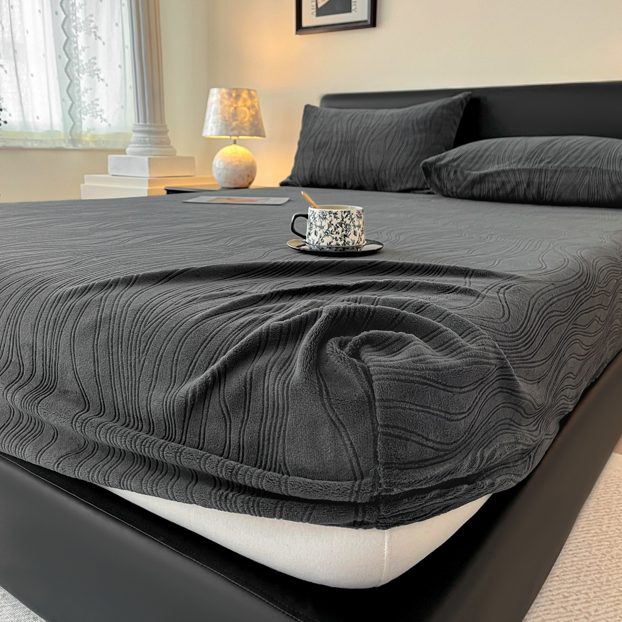 91家纺网 家纺一手货源 找家纺 酱子 2025新款烂花牛奶绒床笠 烂花床笠-深灰