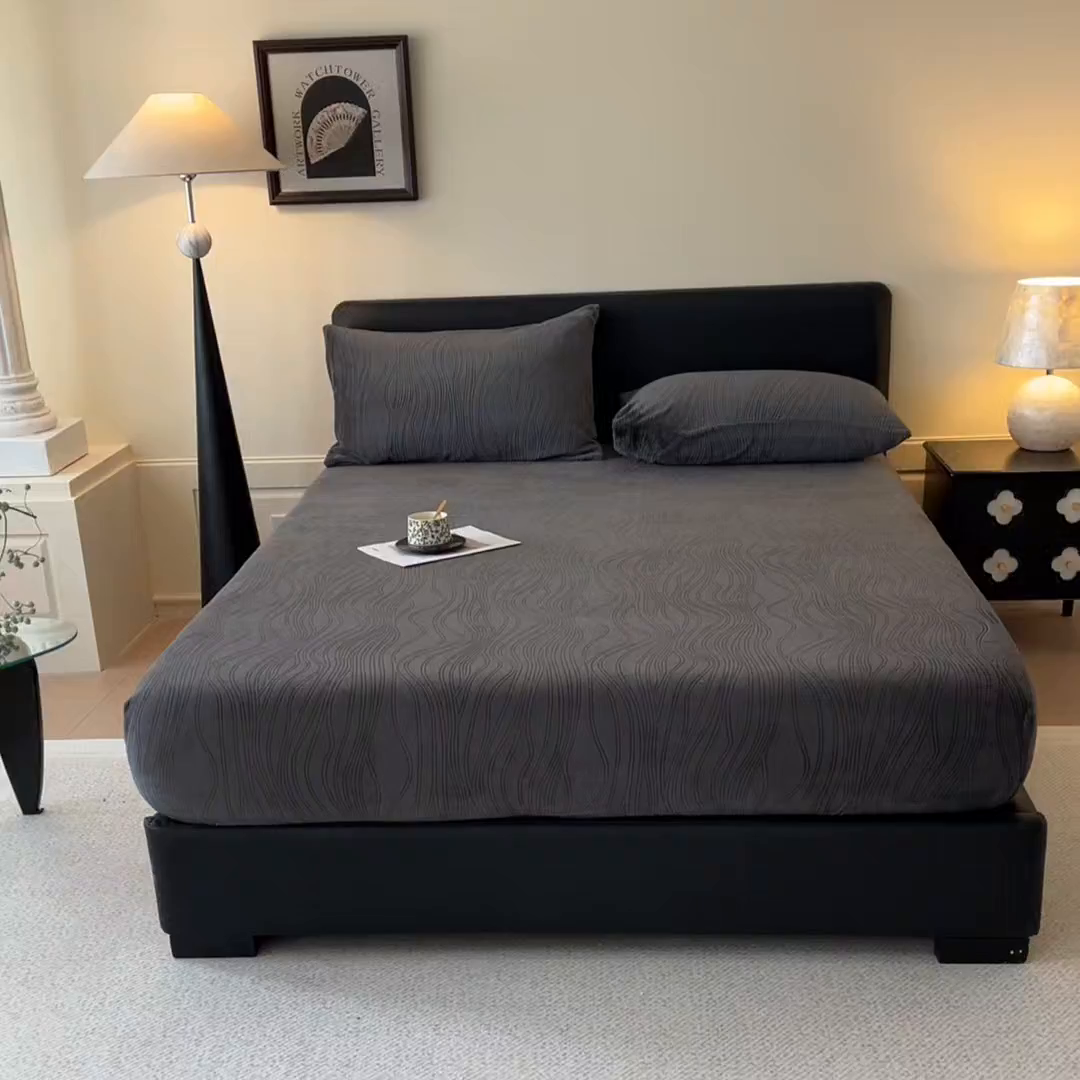 91家纺网 家纺一手货源 找家纺 酱子 2025新款烂花牛奶绒床笠 烂花床笠-深灰