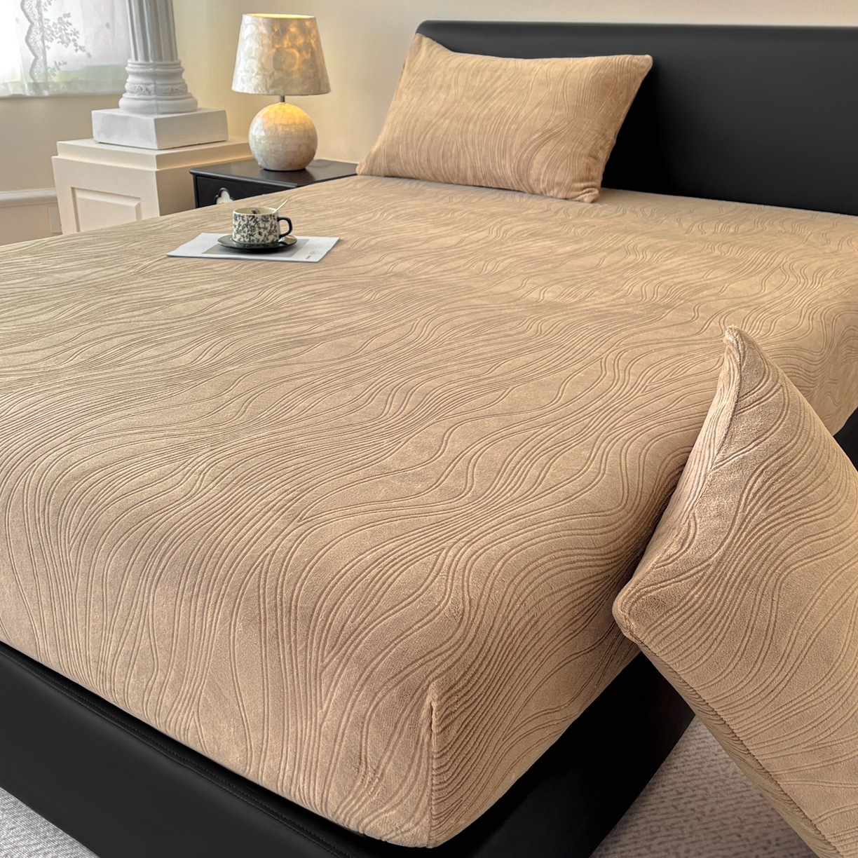 91家纺网 家纺一手货源 找家纺 酱子 2025新款烂花牛奶绒床笠 烂花床笠-深咖