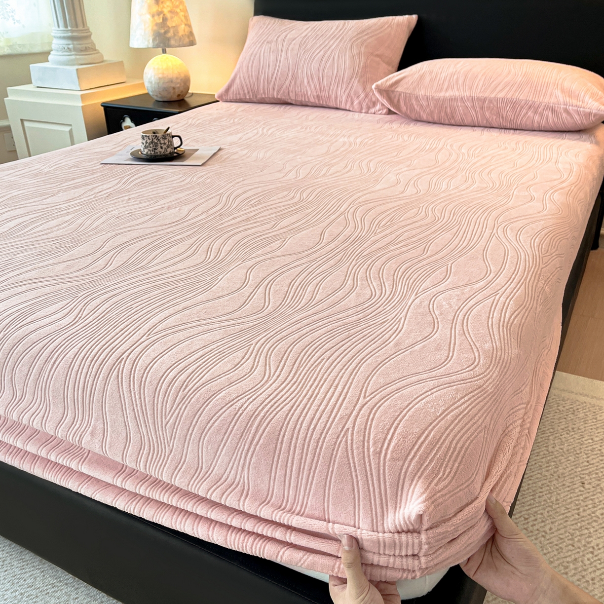 91家纺网 家纺一手货源 找家纺 酱子 2025新款烂花牛奶绒床笠 烂花床笠-桃粉