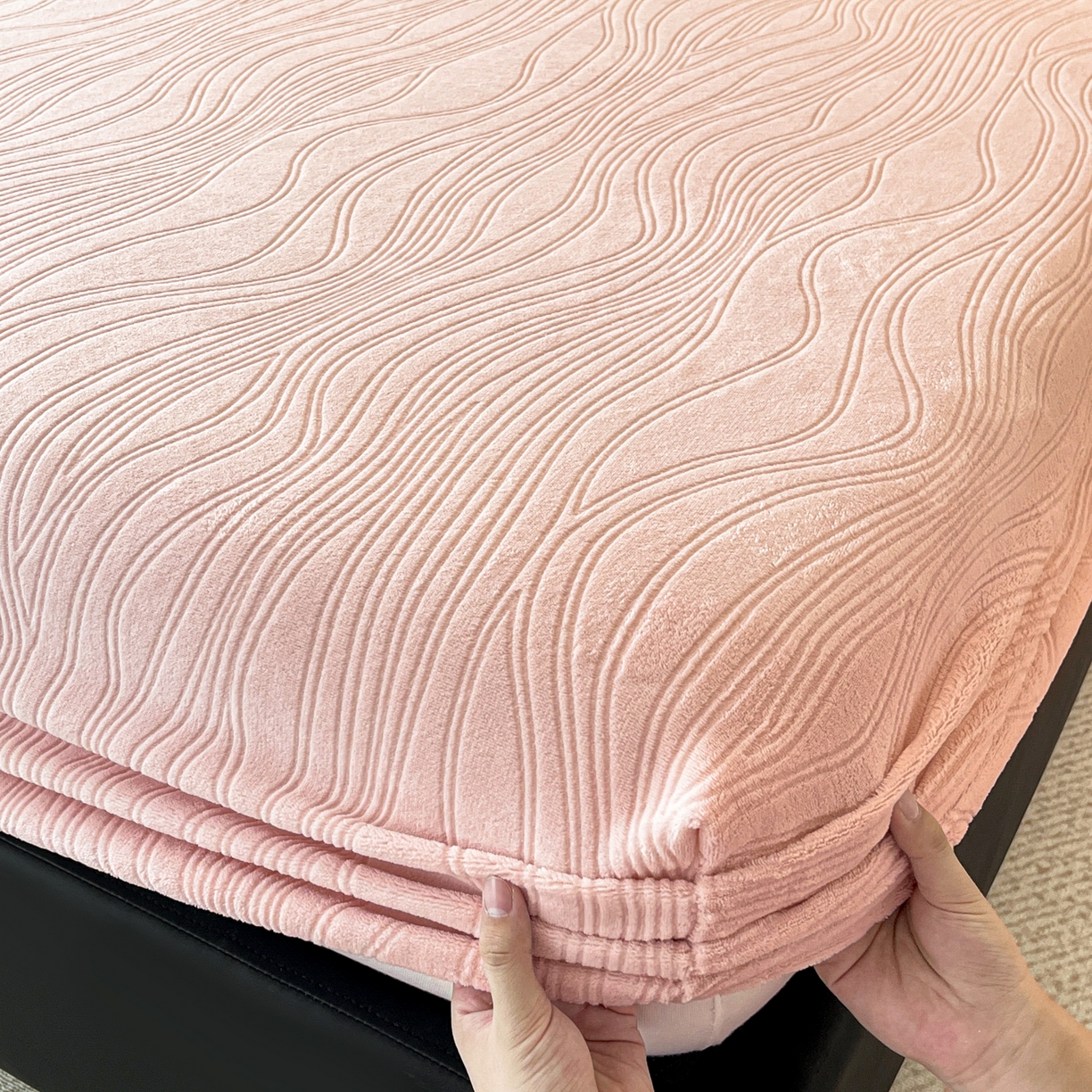 91家纺网 家纺一手货源 找家纺 酱子 2025新款烂花牛奶绒床笠 烂花床笠-桃粉