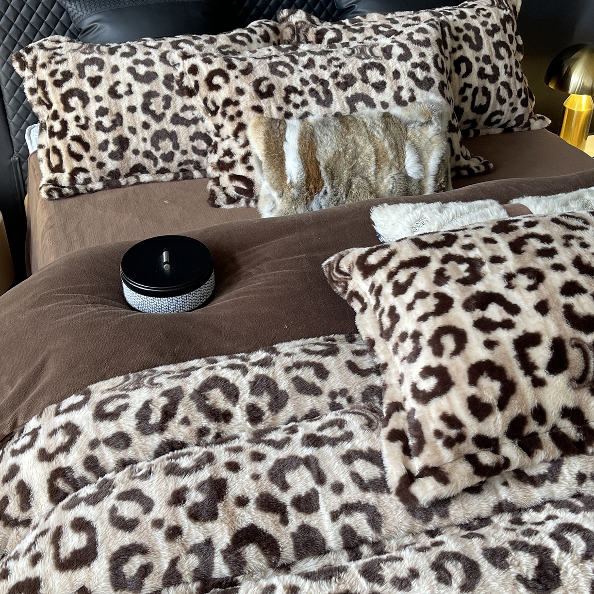 91家纺网 家纺一手货源 找家纺 莱豫家纺 2025新款秋冬加厚皮草级兔绒加牛奶绒四件套 豹纹