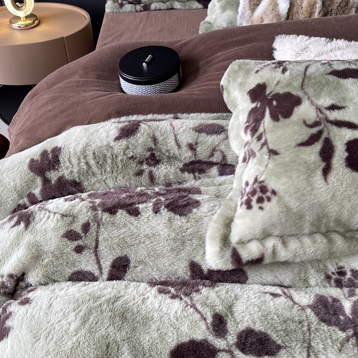 91家纺网 家纺一手货源 找家纺 莱豫家纺 2025新款秋冬加厚皮草级兔绒加牛奶绒四件套 贝莉