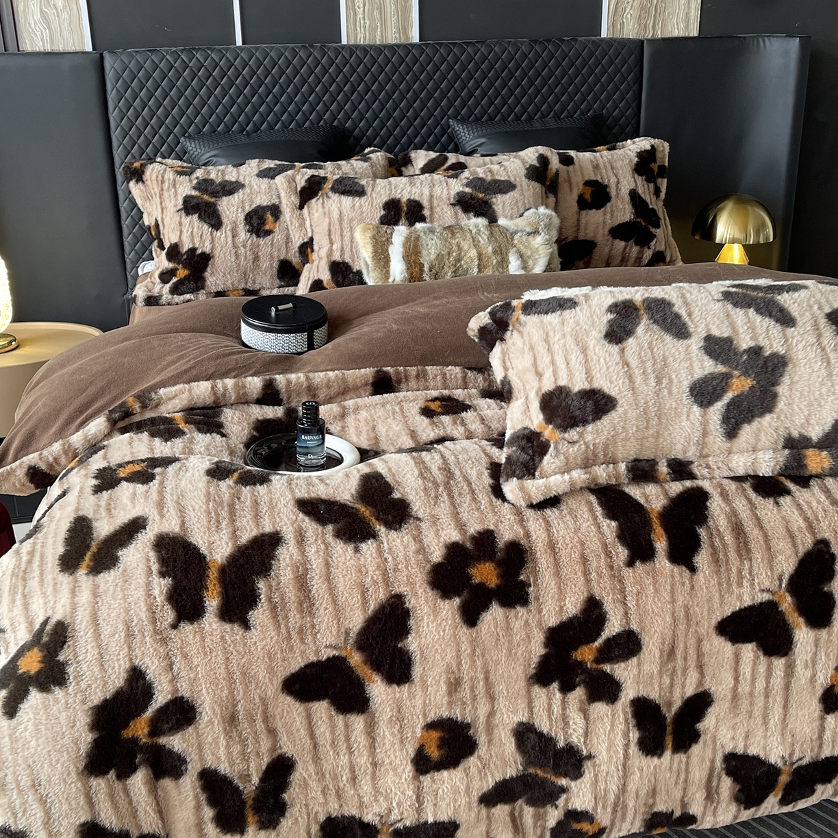 91家纺网 家纺一手货源 找家纺 莱豫家纺 2025新款秋冬加厚皮草级兔绒加牛奶绒四件套 蹀愫