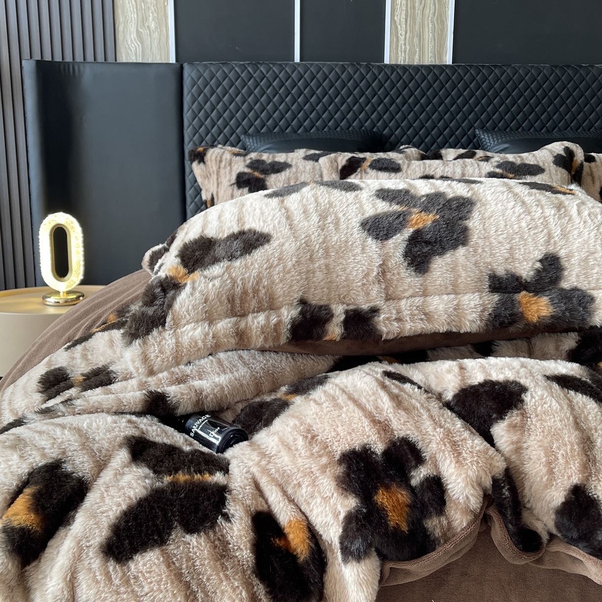 91家纺网 家纺一手货源 找家纺 莱豫家纺 2025新款秋冬加厚皮草级兔绒加牛奶绒四件套 蹀愫