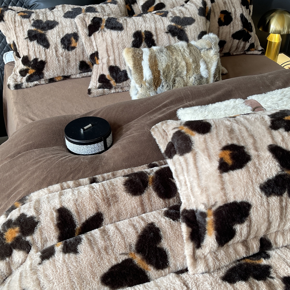 91家纺网 家纺一手货源 找家纺 莱豫家纺 2025新款秋冬加厚皮草级兔绒加牛奶绒四件套 蹀愫