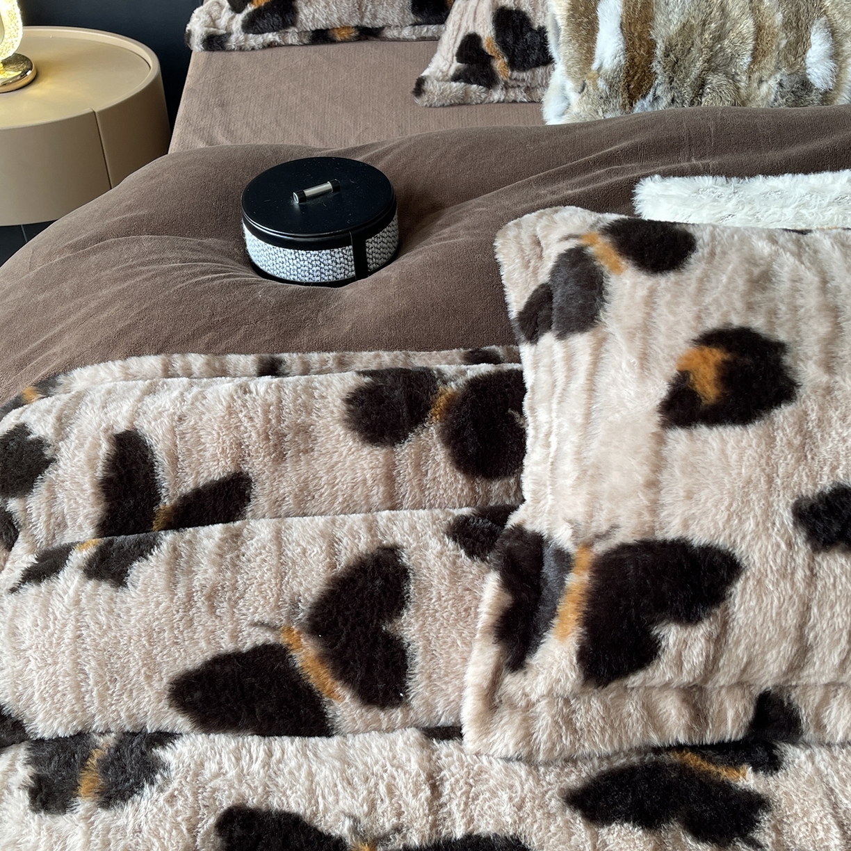 91家纺网 家纺一手货源 找家纺 莱豫家纺 2025新款秋冬加厚皮草级兔绒加牛奶绒四件套 蹀愫