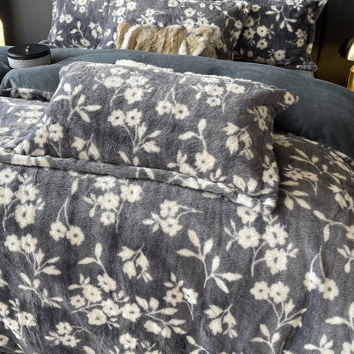 91家纺网 家纺一手货源 找家纺 莱豫家纺 2025新款秋冬加厚皮草级兔绒加牛奶绒四件套 菲比