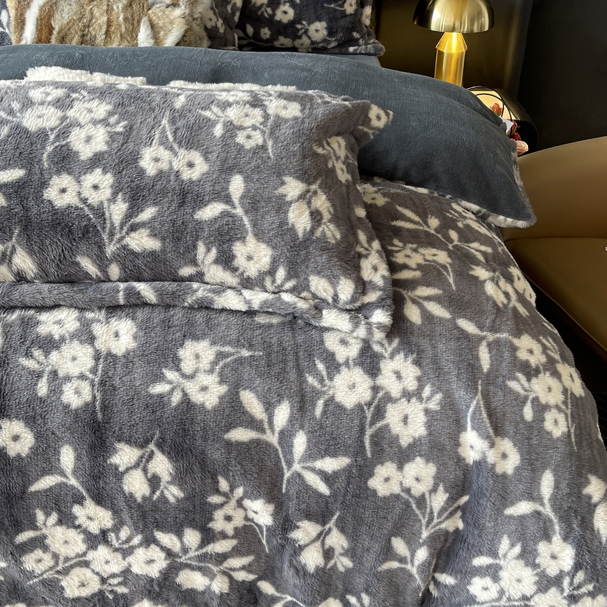 91家纺网 家纺一手货源 找家纺 莱豫家纺 2025新款秋冬加厚皮草级兔绒加牛奶绒四件套 菲比