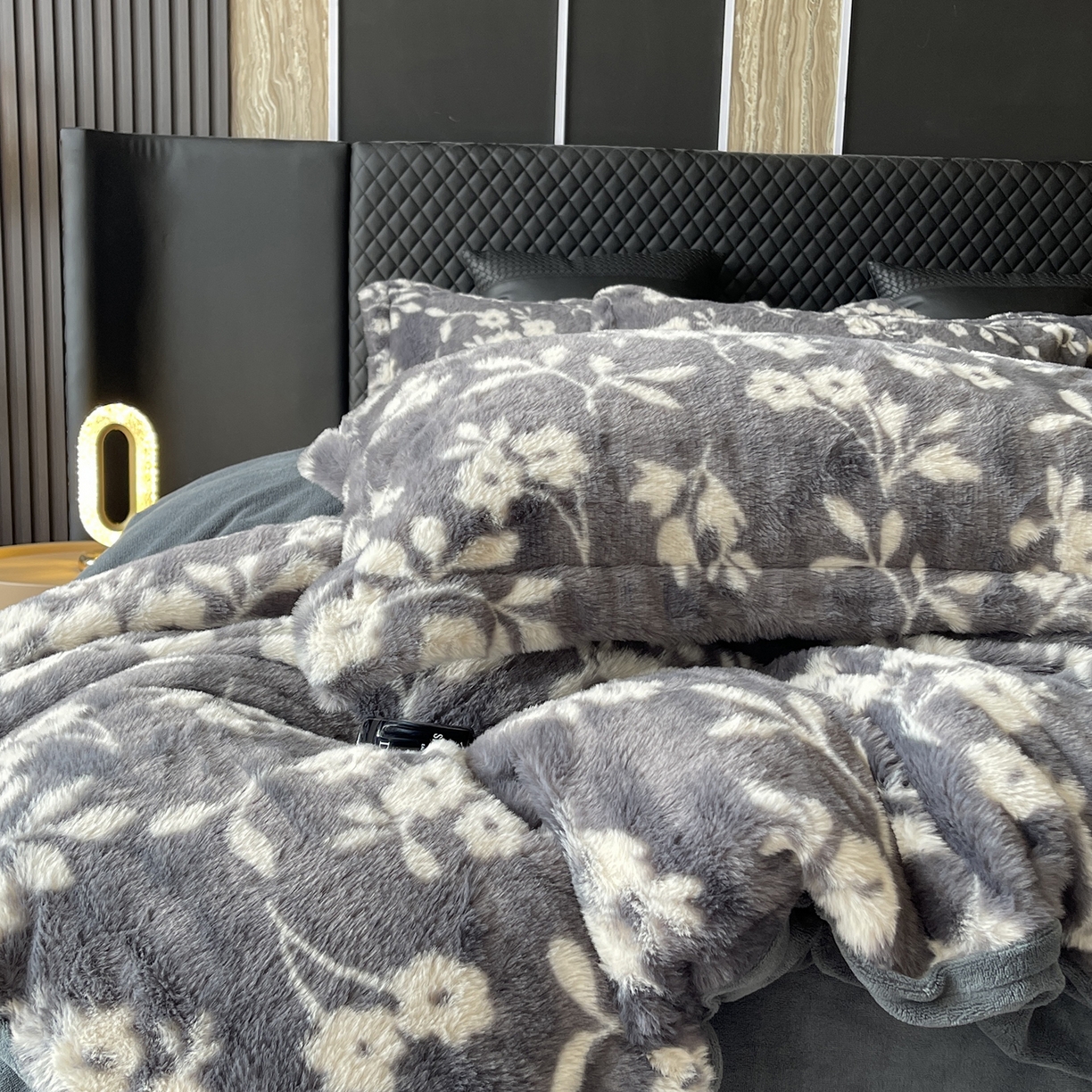 91家纺网 家纺一手货源 找家纺 莱豫家纺 2025新款秋冬加厚皮草级兔绒加牛奶绒四件套 菲比