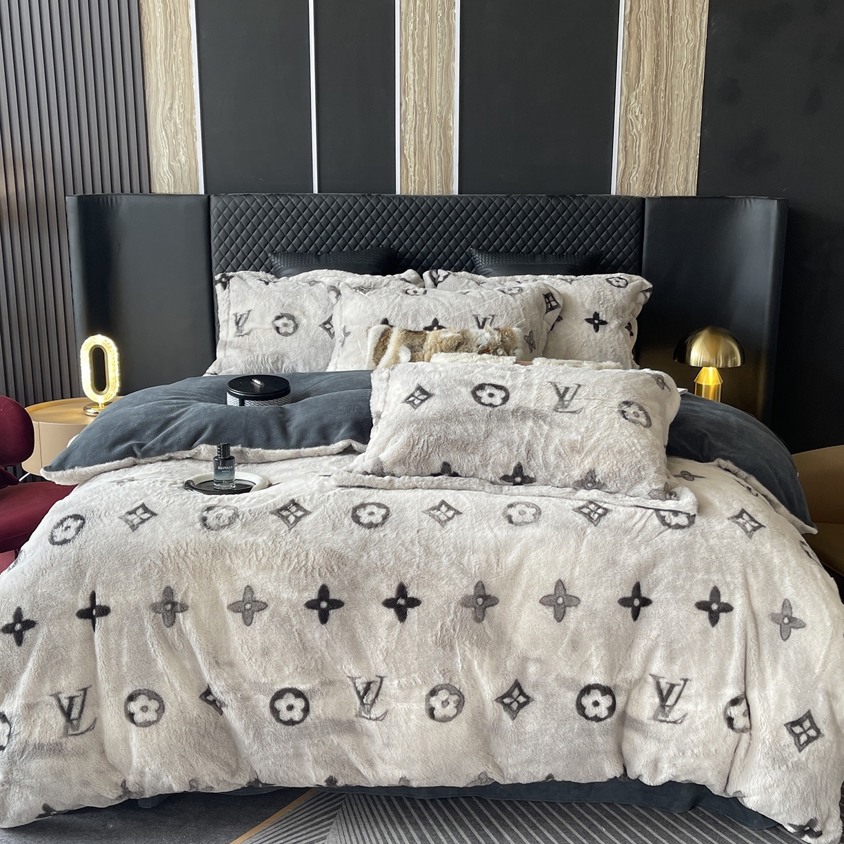 91家纺网 家纺一手货源 找家纺 莱豫家纺 2025新款秋冬加厚皮草级兔绒加牛奶绒四件套 路易灰