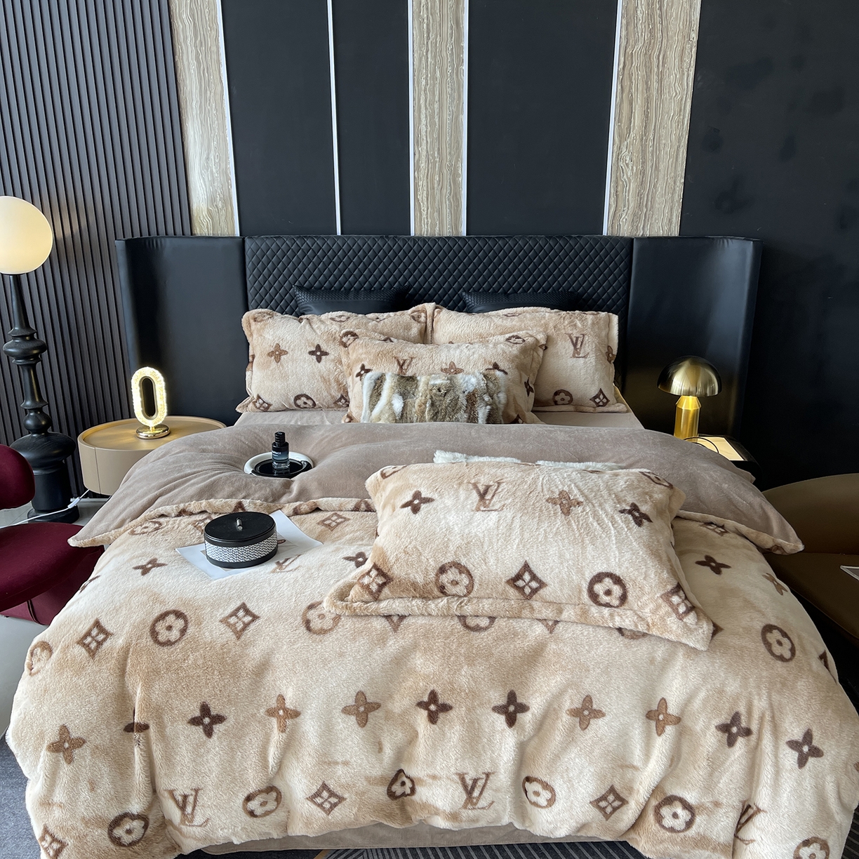 91家纺网 家纺一手货源 找家纺 莱豫家纺 2025新款秋冬加厚皮草级兔绒加牛奶绒四件套 路易咖