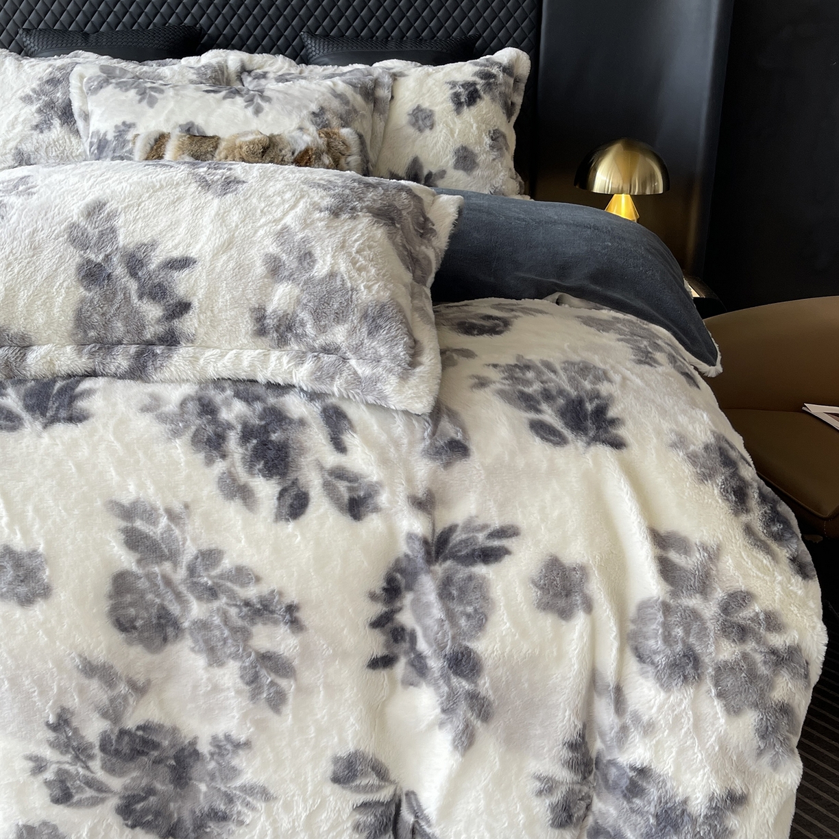 91家纺网 家纺一手货源 找家纺 莱豫家纺 2025新款秋冬加厚皮草级兔绒加牛奶绒四件套 罗杰