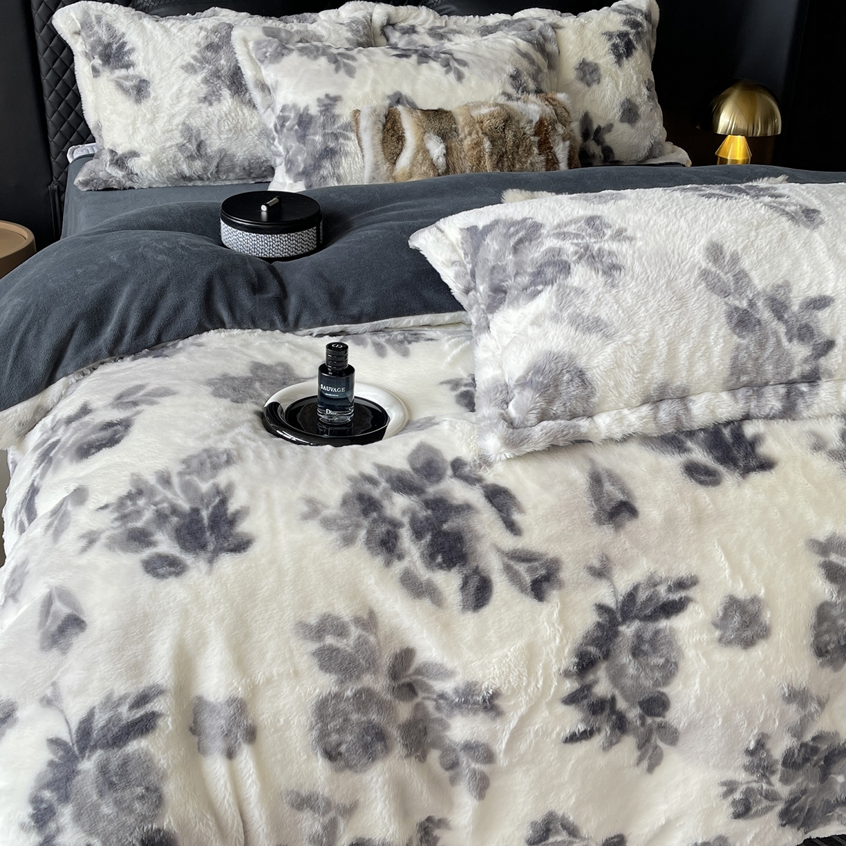 91家纺网 家纺一手货源 找家纺 莱豫家纺 2025新款秋冬加厚皮草级兔绒加牛奶绒四件套 罗杰