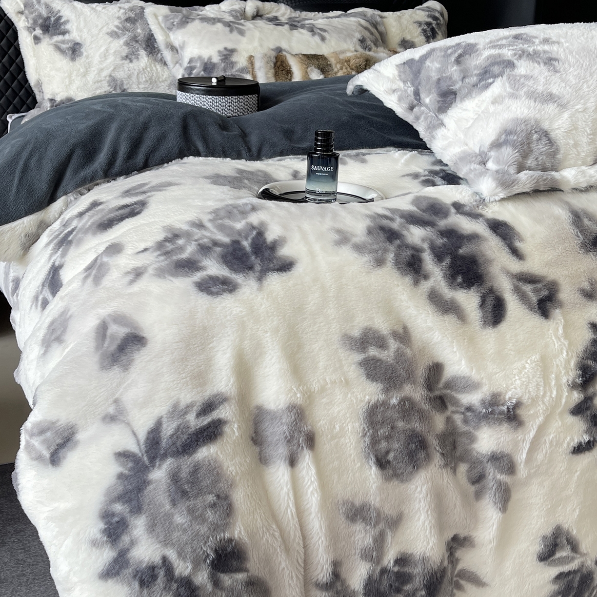 91家纺网 家纺一手货源 找家纺 莱豫家纺 2025新款秋冬加厚皮草级兔绒加牛奶绒四件套 罗杰