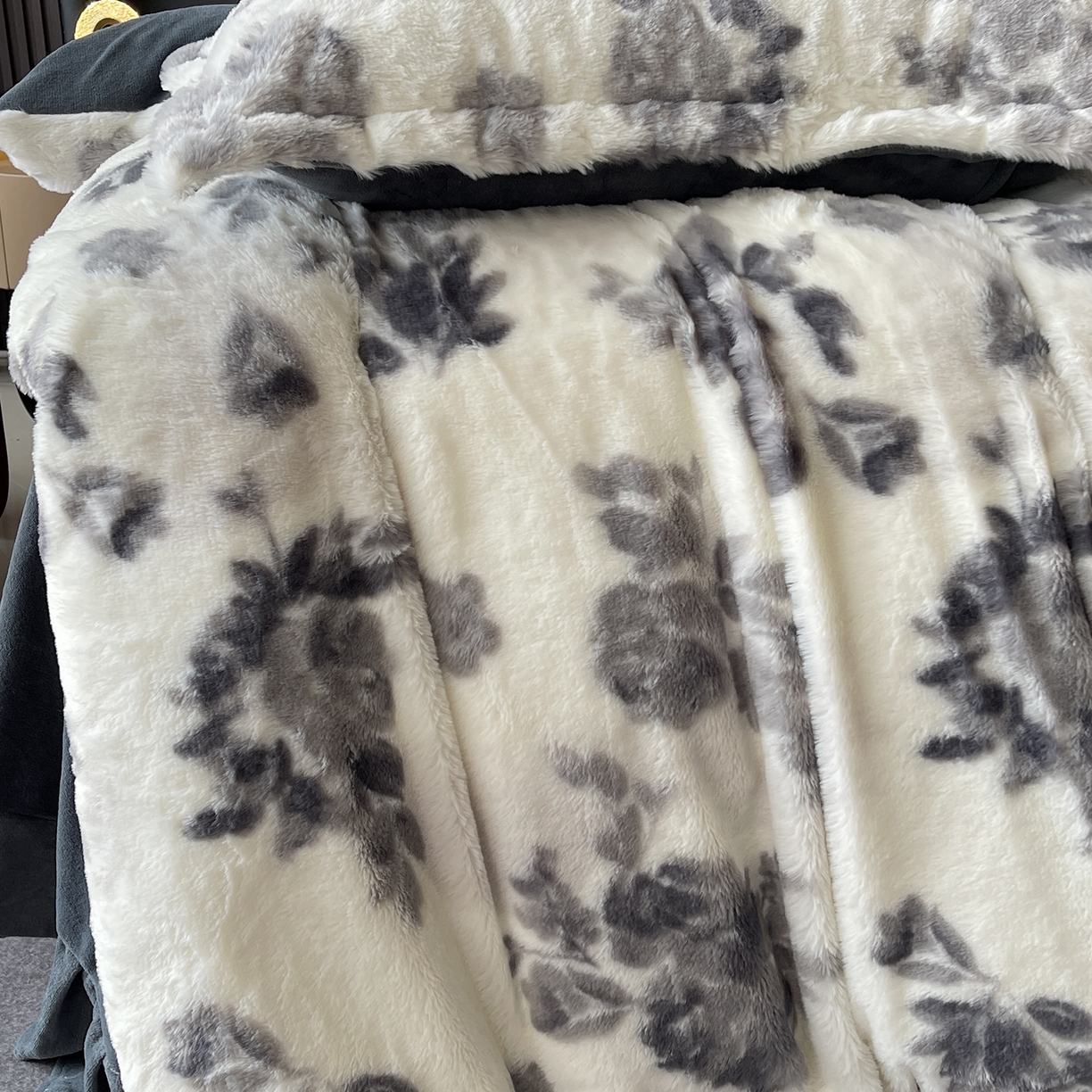 91家纺网 家纺一手货源 找家纺 莱豫家纺 2025新款秋冬加厚皮草级兔绒加牛奶绒四件套 罗杰