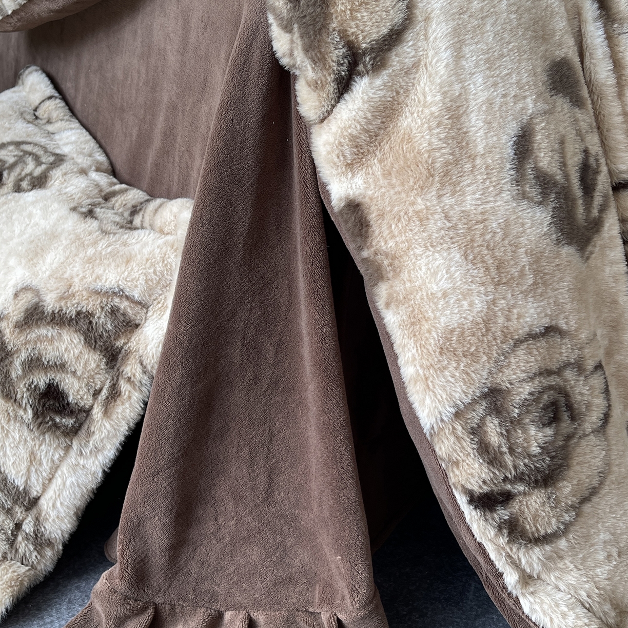 91家纺网 家纺一手货源 找家纺 莱豫家纺 2025新款秋冬加厚皮草级兔绒加牛奶绒四件套 玫瑰