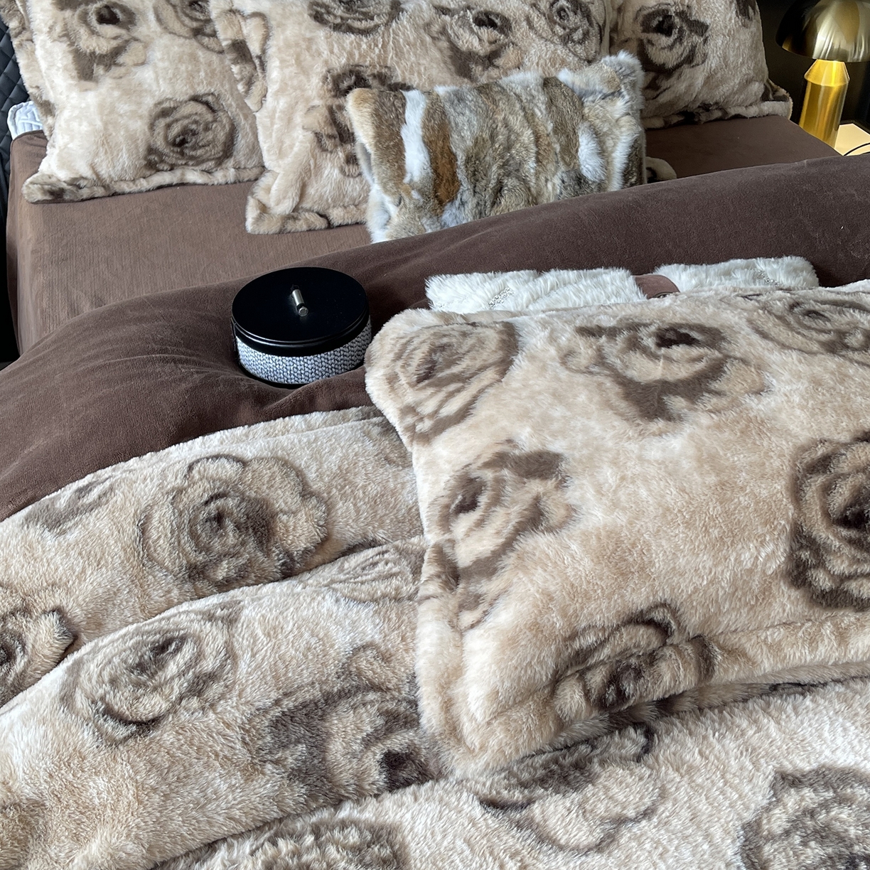 91家纺网 家纺一手货源 找家纺 莱豫家纺 2025新款秋冬加厚皮草级兔绒加牛奶绒四件套 玫瑰