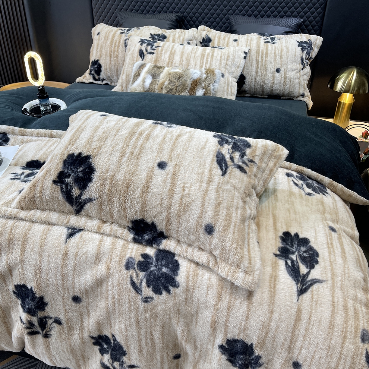 91家纺网 家纺一手货源 找家纺 莱豫家纺 2025新款秋冬加厚皮草级兔绒加牛奶绒四件套 沐瑶