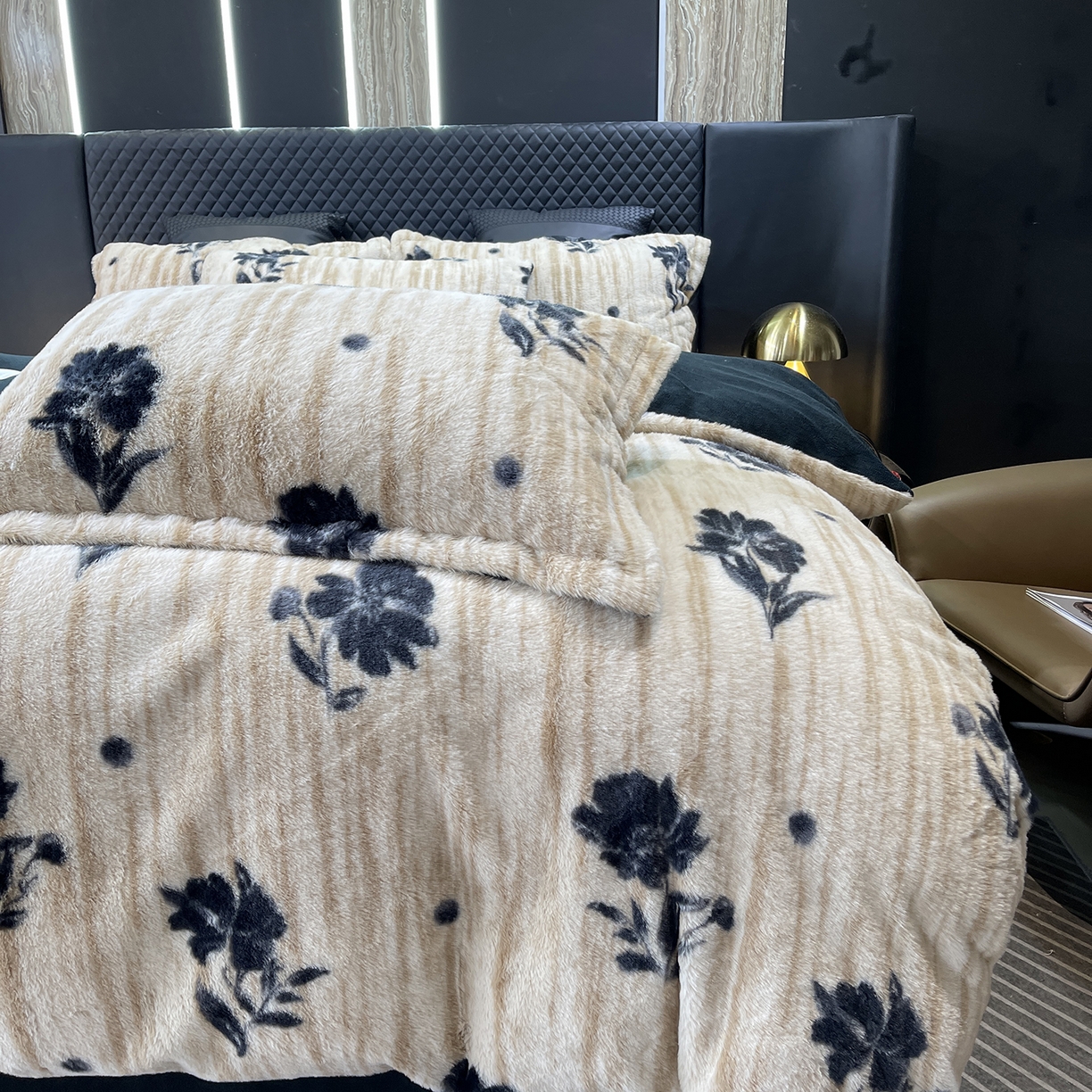 91家纺网 家纺一手货源 找家纺 莱豫家纺 2025新款秋冬加厚皮草级兔绒加牛奶绒四件套 沐瑶