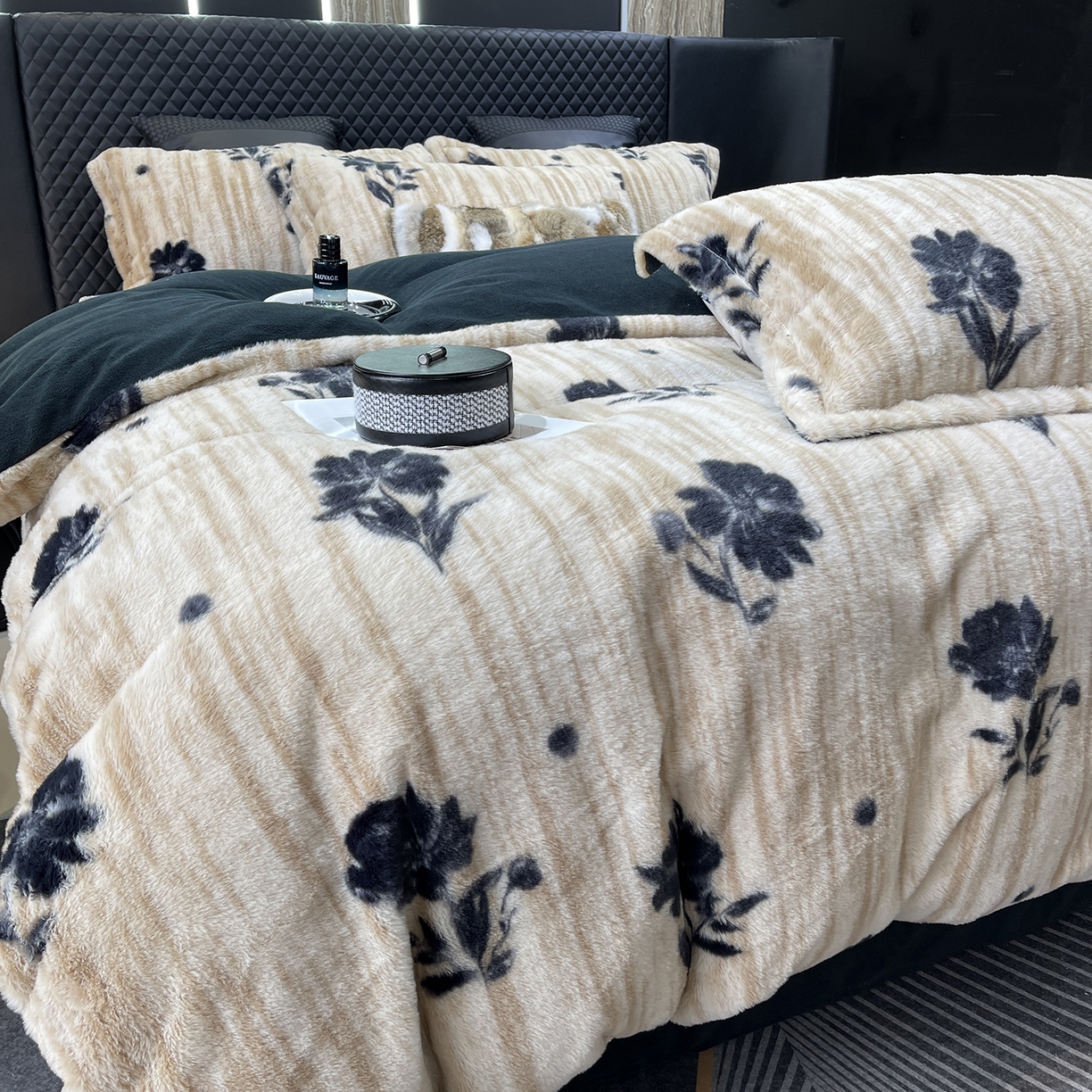 91家纺网 家纺一手货源 找家纺 莱豫家纺 2025新款秋冬加厚皮草级兔绒加牛奶绒四件套 沐瑶