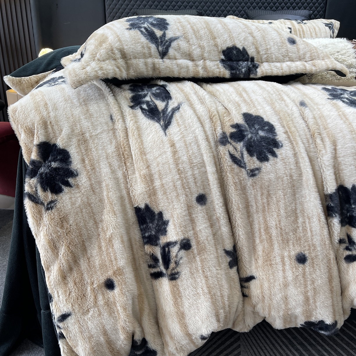 91家纺网 家纺一手货源 找家纺 莱豫家纺 2025新款秋冬加厚皮草级兔绒加牛奶绒四件套 沐瑶