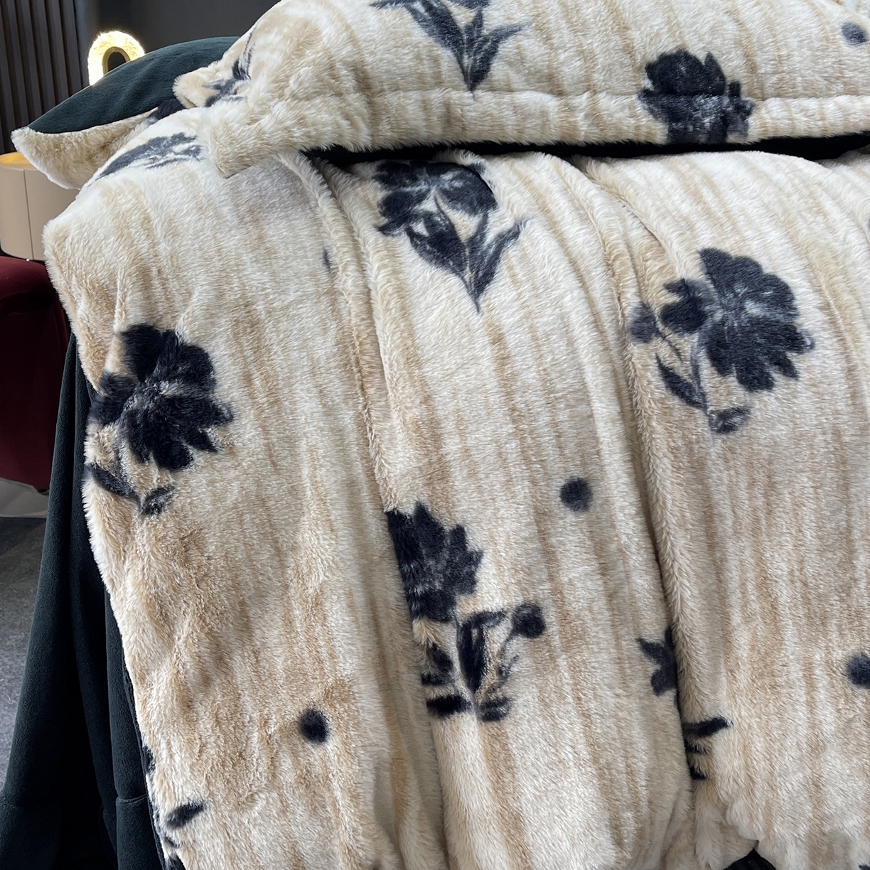 91家纺网 家纺一手货源 找家纺 莱豫家纺 2025新款秋冬加厚皮草级兔绒加牛奶绒四件套 沐瑶