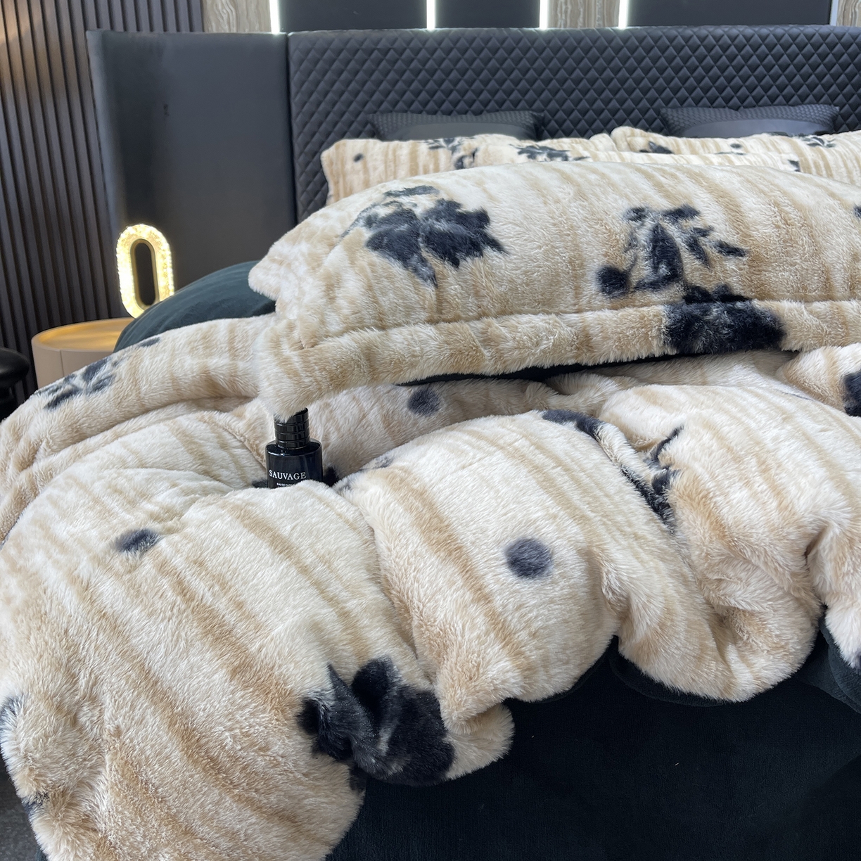 91家纺网 家纺一手货源 找家纺 莱豫家纺 2025新款秋冬加厚皮草级兔绒加牛奶绒四件套 沐瑶