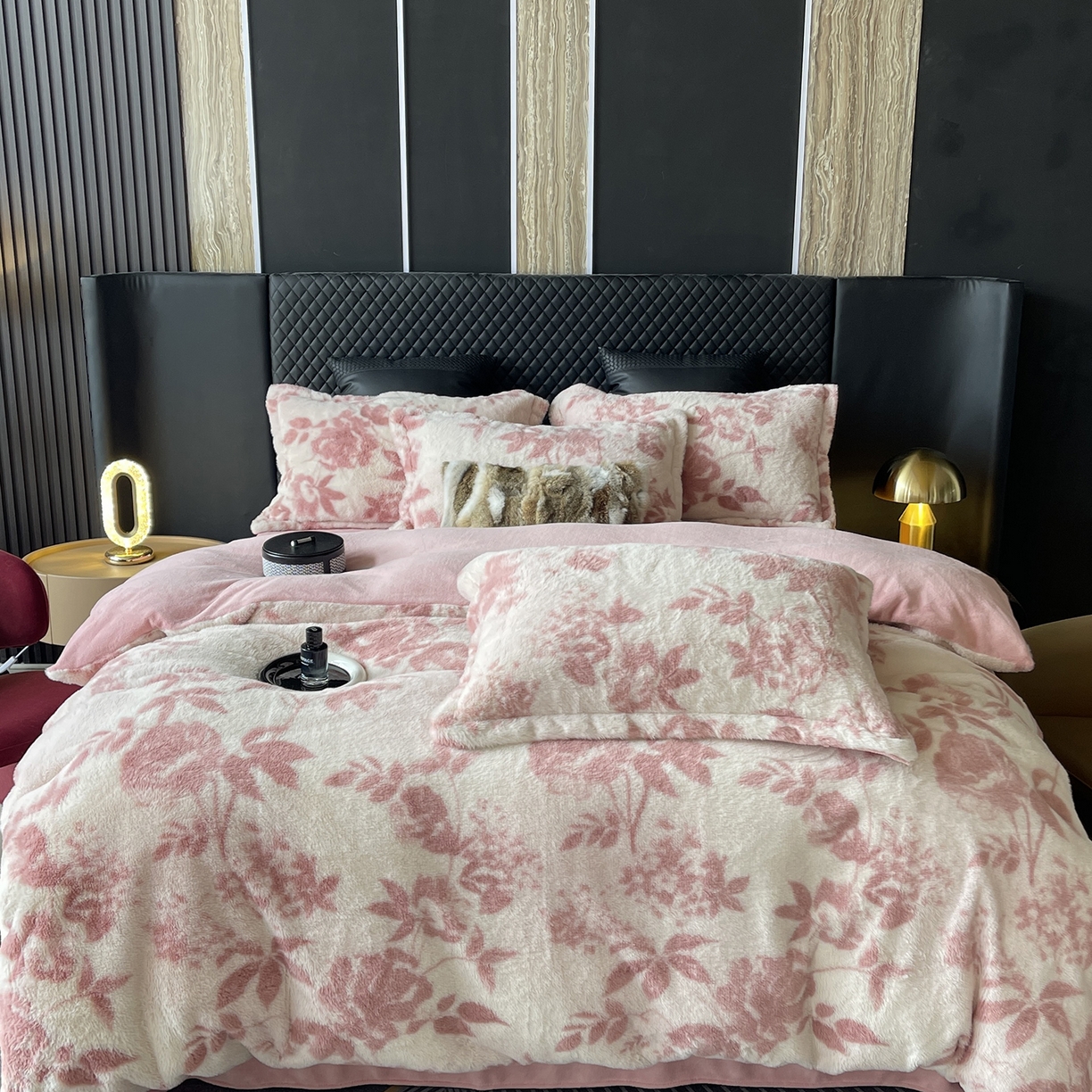 91家纺网 家纺一手货源 找家纺 莱豫家纺 2025新款秋冬加厚皮草级兔绒加牛奶绒四件套 念薇