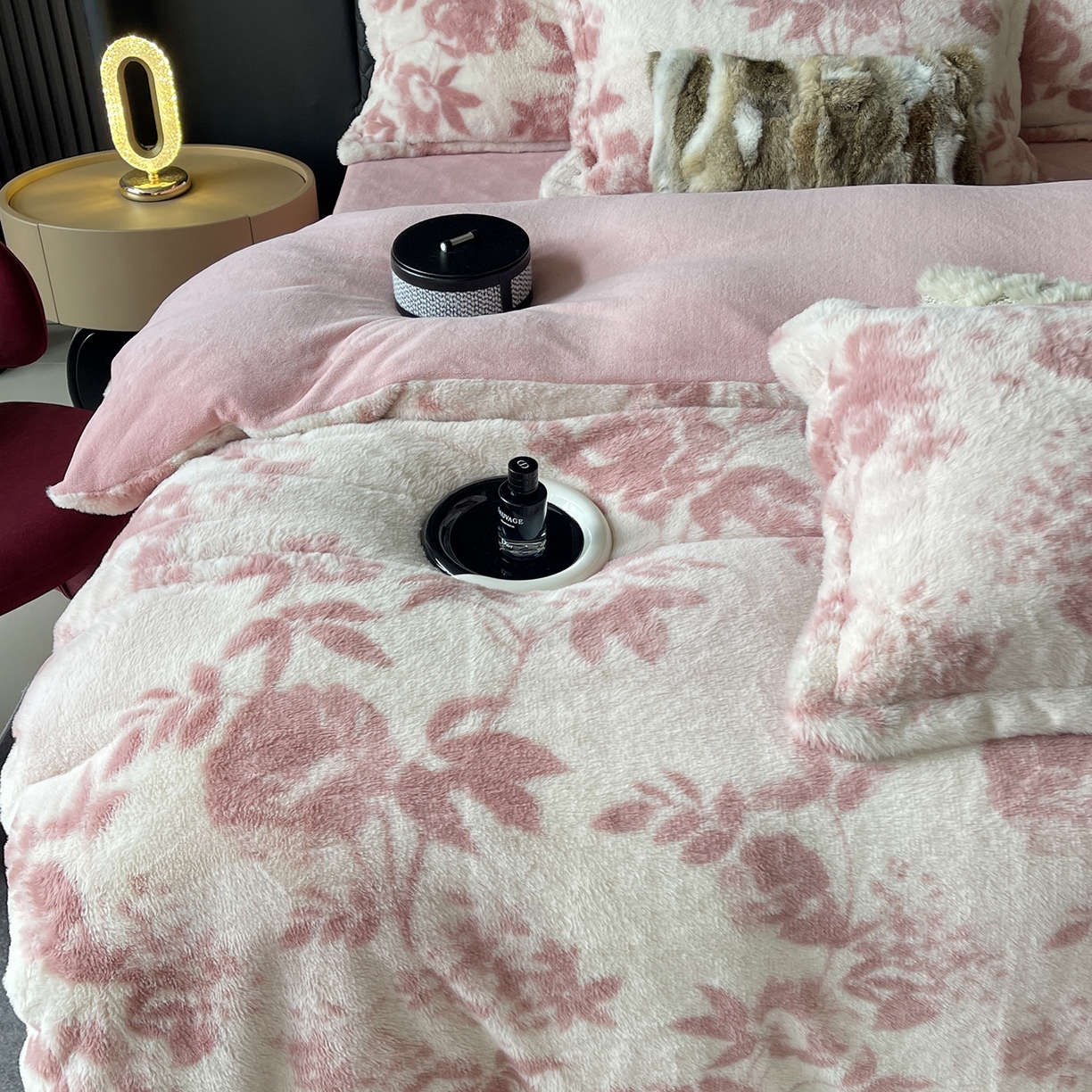 91家纺网 家纺一手货源 找家纺 莱豫家纺 2025新款秋冬加厚皮草级兔绒加牛奶绒四件套 念薇