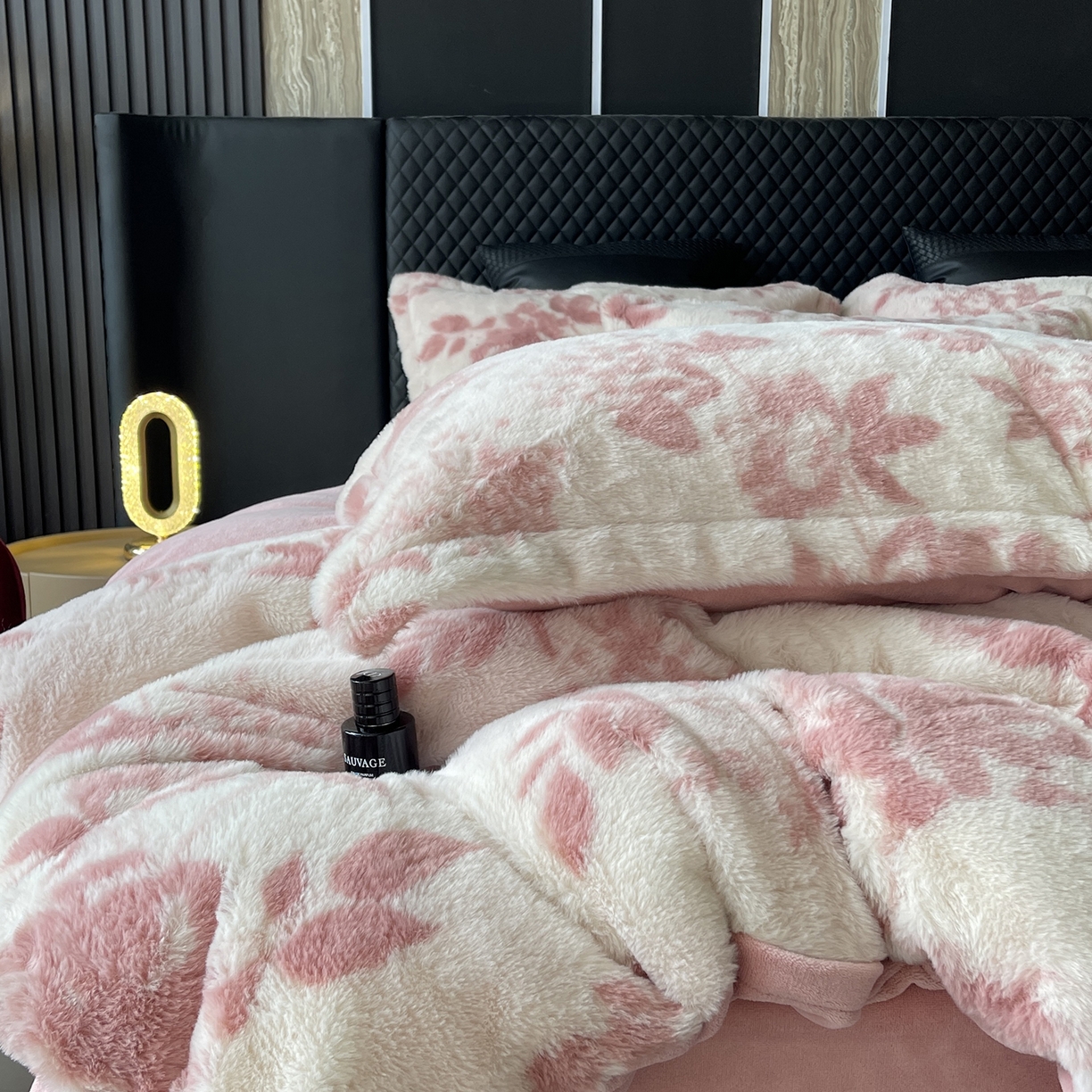 91家纺网 家纺一手货源 找家纺 莱豫家纺 2025新款秋冬加厚皮草级兔绒加牛奶绒四件套 念薇