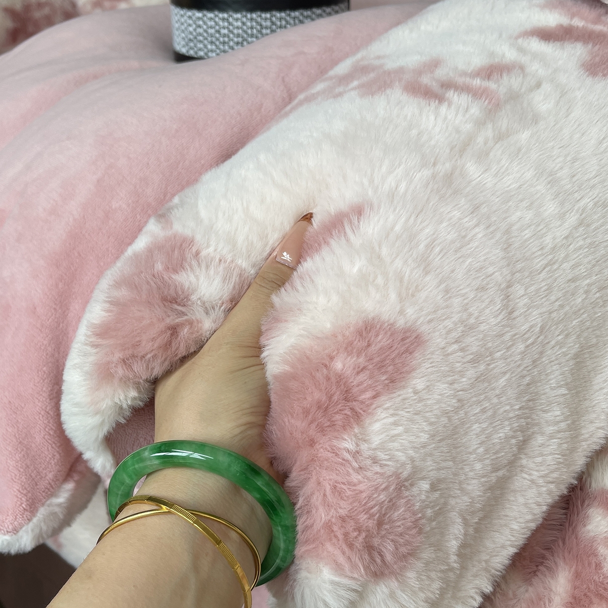 91家纺网 家纺一手货源 找家纺 莱豫家纺 2025新款秋冬加厚皮草级兔绒加牛奶绒四件套 念薇