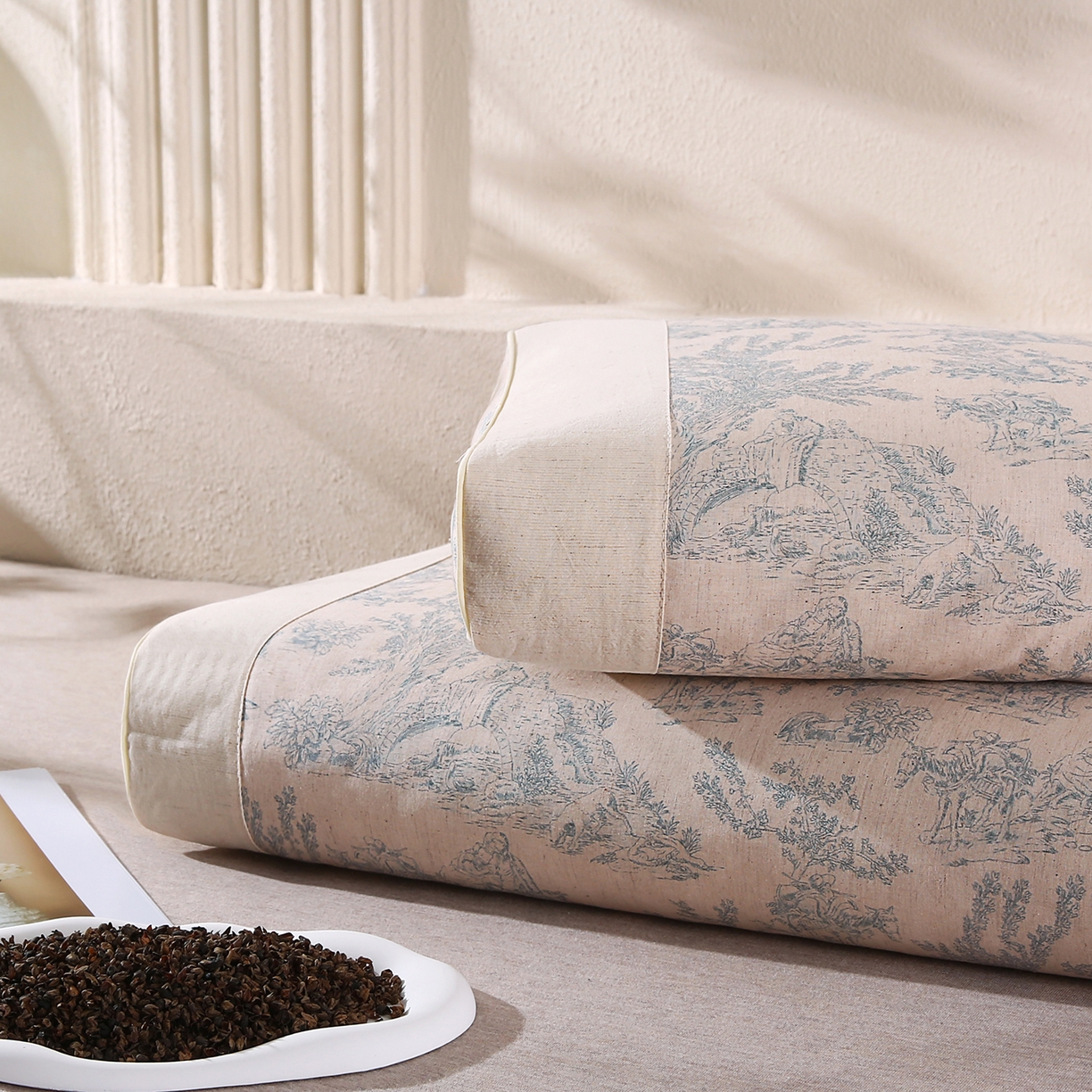 91家纺网 家纺一手货源 找家纺 十仟家纺 2025新款枕头护颈椎国潮棉麻纯荞麦壳可拆洗可替换内胆助睡眠枕头枕芯 国风素描-雅兰