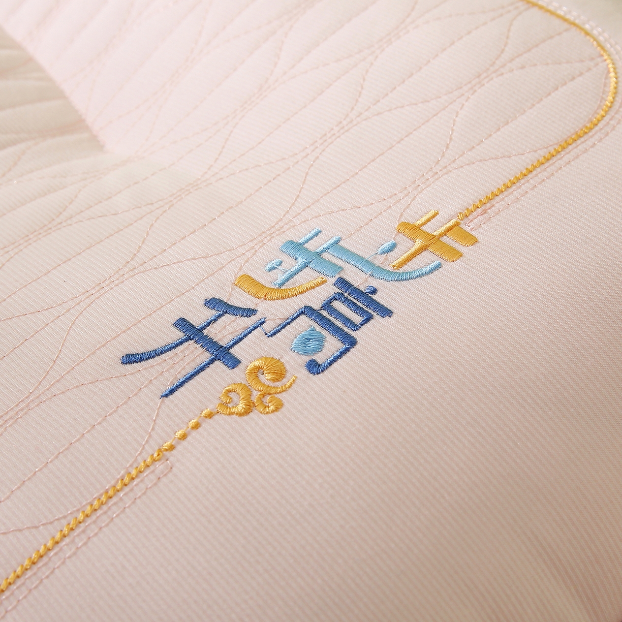 91家纺网 家纺一手货源 找家纺 十仟家纺 2025新款步步高升枕头枕芯 粉玉