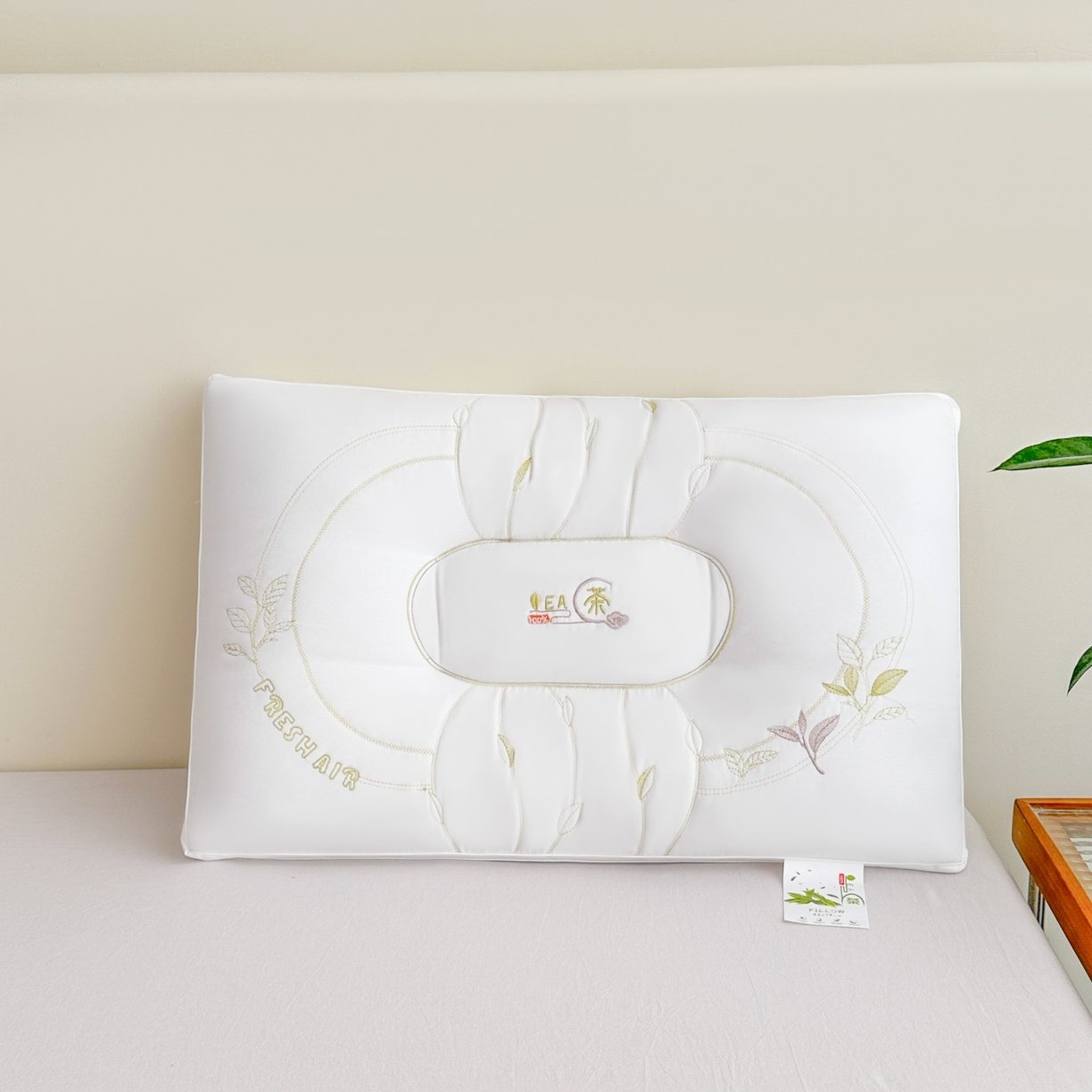 91家纺网 家纺一手货源 找家纺 十仟家纺 2025新款刺绣款高档单人枕头枕芯亲肤透气单人舒睡保健枕睡眠不变形 栀子白