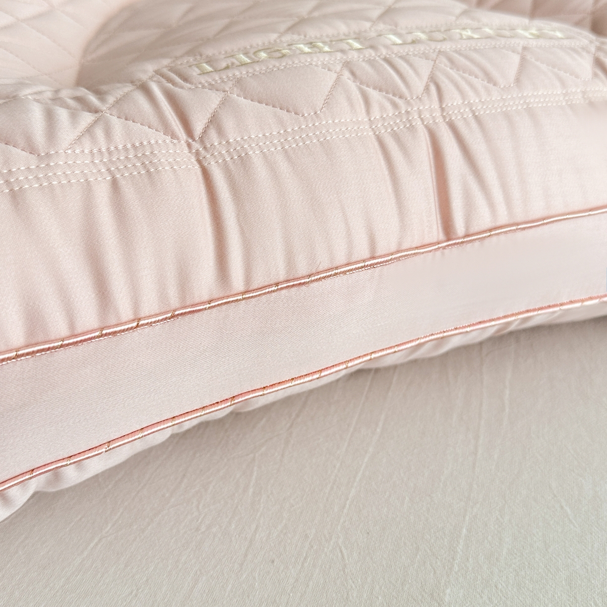 91家纺网 家纺一手货源 找家纺 （总）十仟家纺 2025新款家用护颈椎助睡眠枕芯成人学生宿舍记忆枕枕头