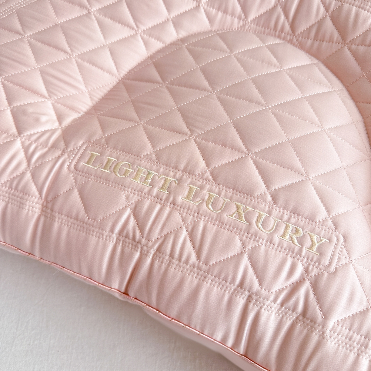 91家纺网 家纺一手货源 找家纺 十仟家纺 2025新款家用护颈椎助睡眠枕芯成人学生宿舍记忆枕枕头 粉色