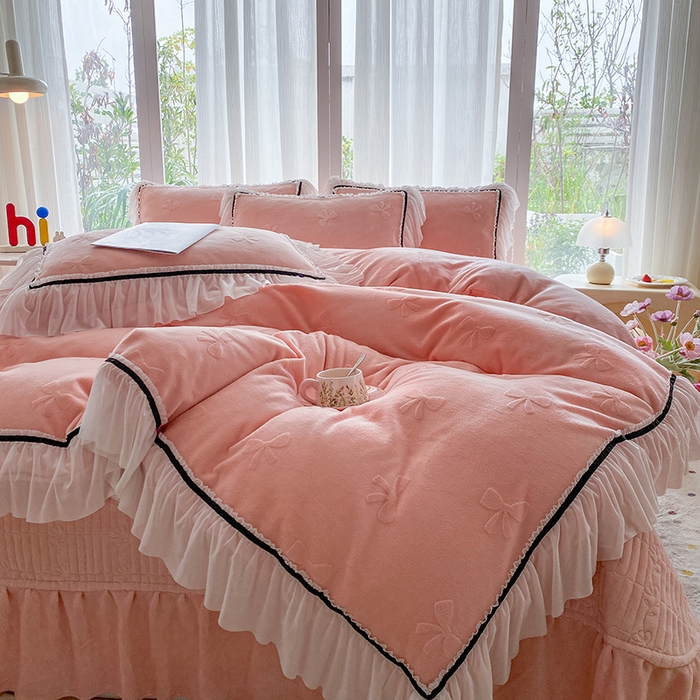 91家纺网 家纺一手货源 找家纺 青竹苑 2025新款韩版全消光烂花牛奶绒床盖四件套 蝴蝶-粉玉